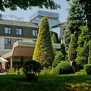 Booking Hotel Crown Piast & Spa